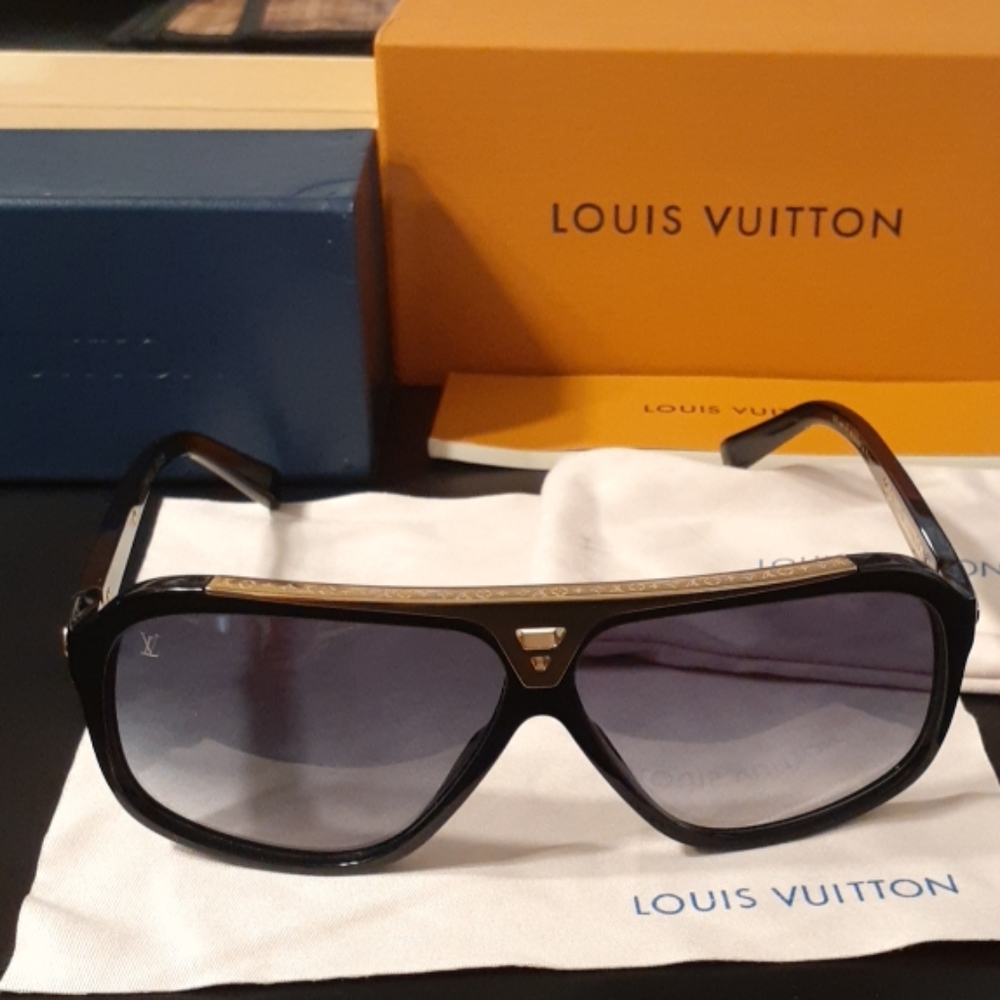 Louis Vuitton Evidence sunglasses
